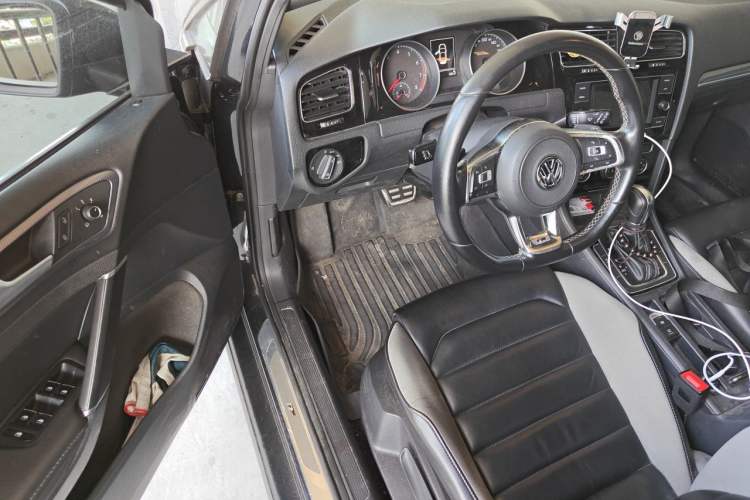 Used Volkswagen Golf 2018 280TSI Automatic R-Line Model Driver Seat