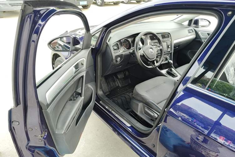 Used Volkswagen Golf 2018 230TSI Automatic Comfort Model Driver Seat