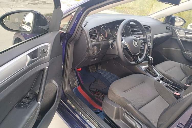 Used Volkswagen Golf 2018 230TSI Automatic Comfort Model Driver Seat