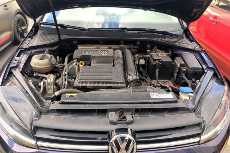Used Volkswagen Golf 2018 230TSI Automatic Comfort Model Engine Bay