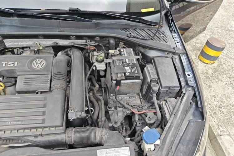 Used Volkswagen Golf 2018 280TSI Automatic R-Line Model Engine Bay Left