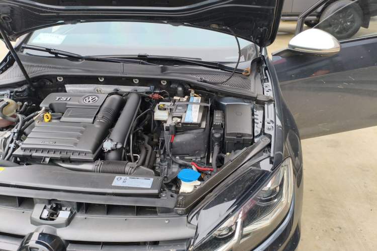 Used Volkswagen Golf 2018 280TSI Automatic R-Line Model Engine Bay Left