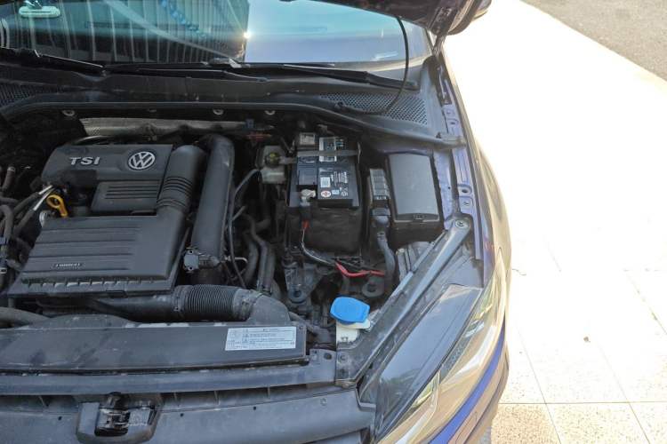 Used Volkswagen Golf 2018 280TSI Automatic R-Line Model Engine Bay Left