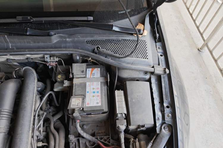 Used Volkswagen Golf 2018 280TSI Automatic R-Line Model Engine Bay Left