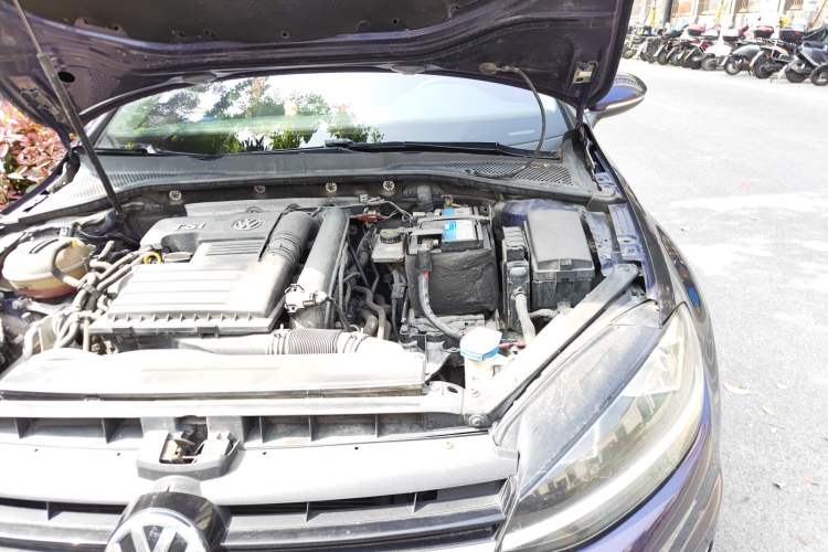 Used Volkswagen Golf 2018 230TSI Automatic Luxury Version Engine Bay Left