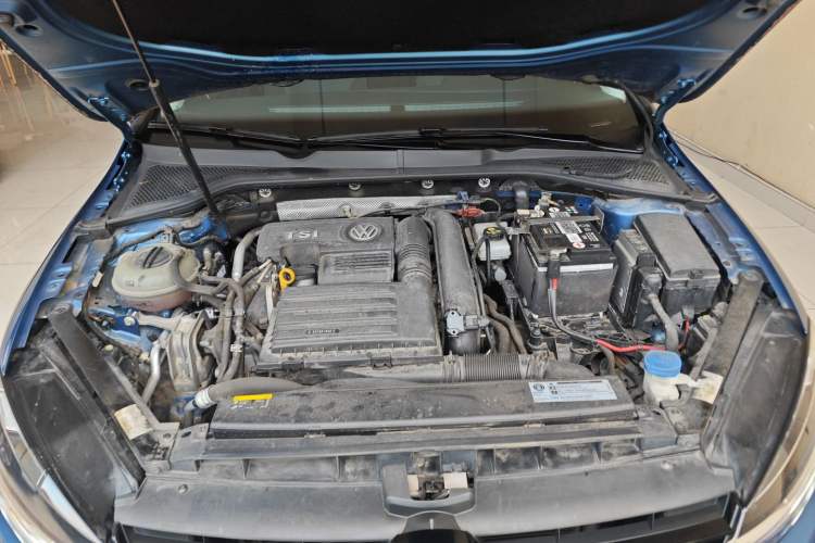 Used Volkswagen Golf 2018 230TSI Automatic Comfort Model Engine Bay