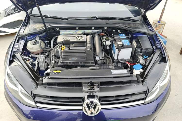 Used Volkswagen Golf 2018 230TSI Automatic Comfort Model Engine Bay