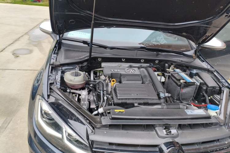 Used Volkswagen Golf 2018 280TSI Automatic R-Line Model Engine Bay Right