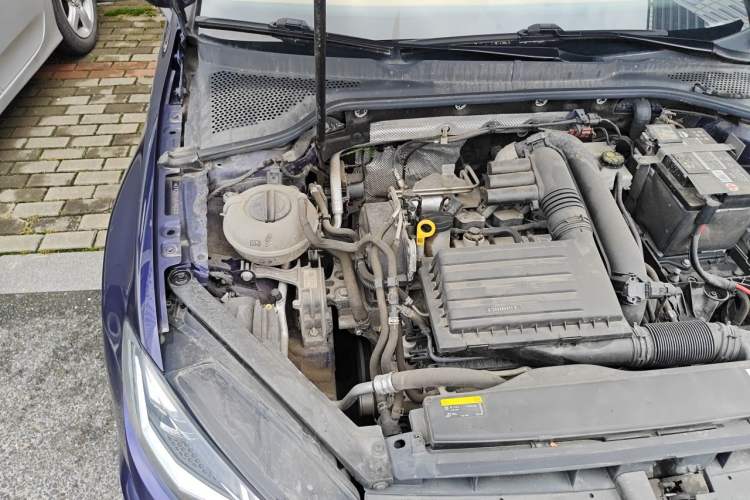 Used Volkswagen Golf 2018 280TSI Automatic R-Line Model Engine Bay Right