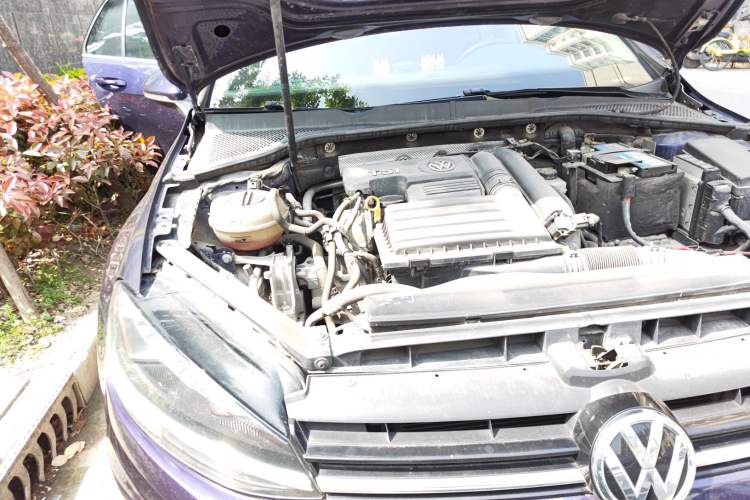 Used Volkswagen Golf 2018 230TSI Automatic Luxury Version Engine Bay Right