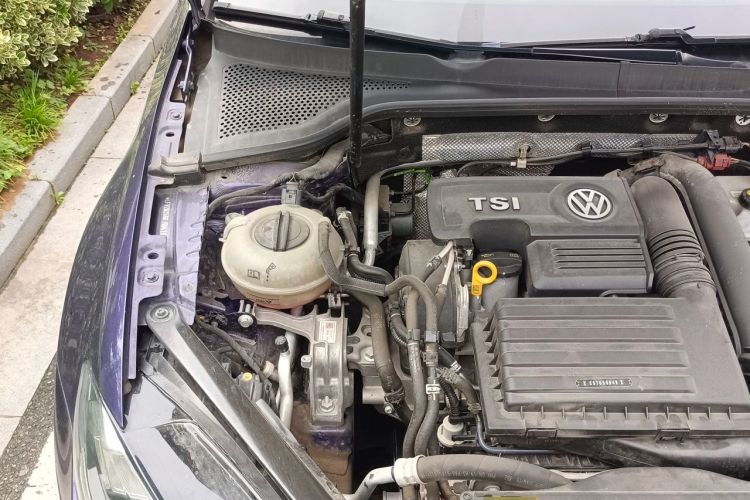 Used Volkswagen Golf 2018 230TSI Automatic Comfort Model Engine Bay Right