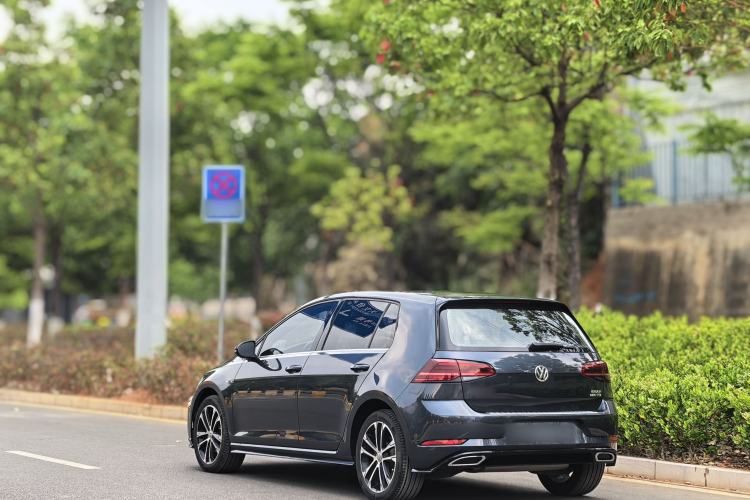 Used Volkswagen Golf 2018 280TSI Automatic R-Line Model Exterior 9