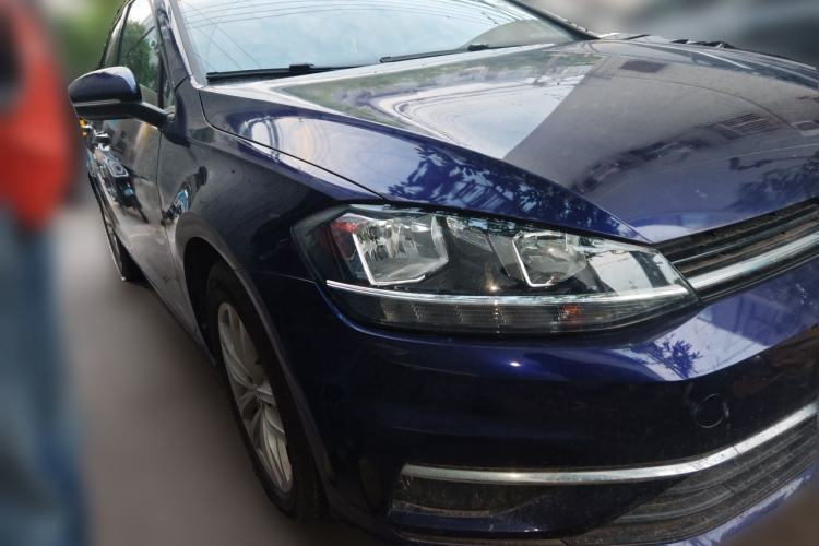 Used Volkswagen Golf 2018 230TSI Automatic Comfort Model Front Right 45 Deg