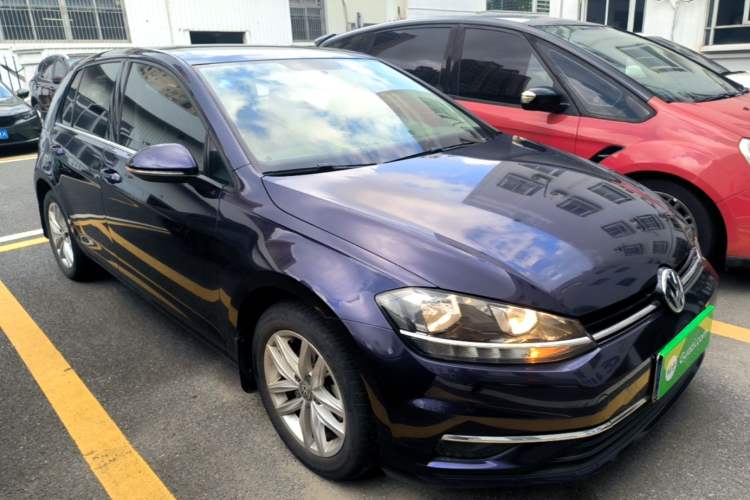 Used Volkswagen Golf 2018 230TSI Automatic Comfort Model Front Right 45 Deg