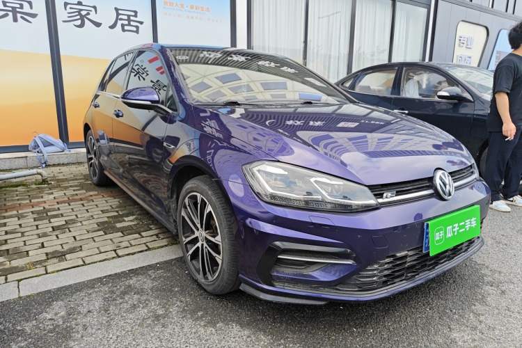Used Volkswagen Golf 2018 280TSI Automatic R-Line Model Front Right 45 Deg