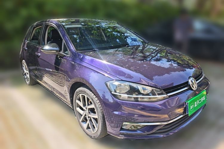 Used Volkswagen Golf 2018 230TSI Automatic Luxury Version Front Right 45 Deg