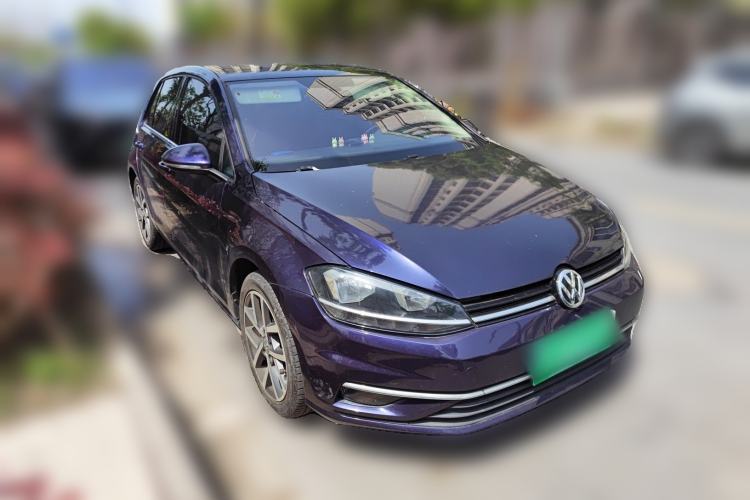 Used Volkswagen Golf 2018 230TSI Automatic Luxury Version Front Right 45 Deg