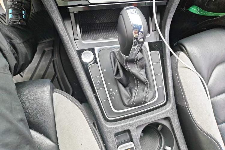 Used Volkswagen Golf 2018 280TSI Automatic R-Line Model Gear Lever