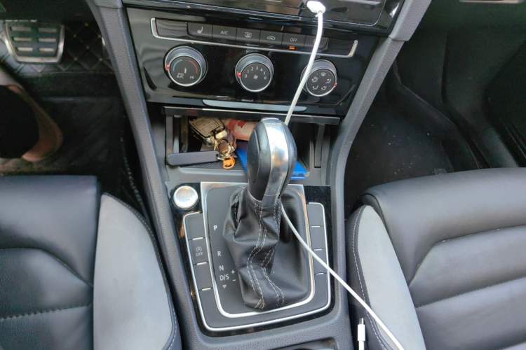 Used Volkswagen Golf 2018 280TSI Automatic R-Line Model Gear Lever
