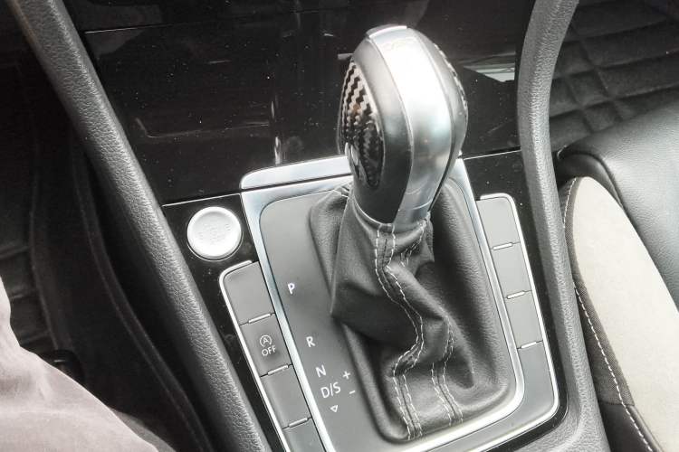 Used Volkswagen Golf 2018 280TSI Automatic R-Line Model Gear Lever