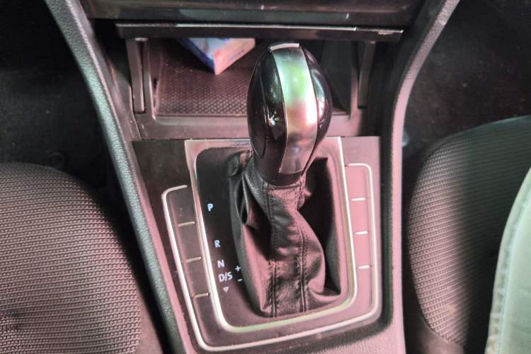 Used Volkswagen Golf 2018 1.6L Automatic Comfort Model Gear Lever