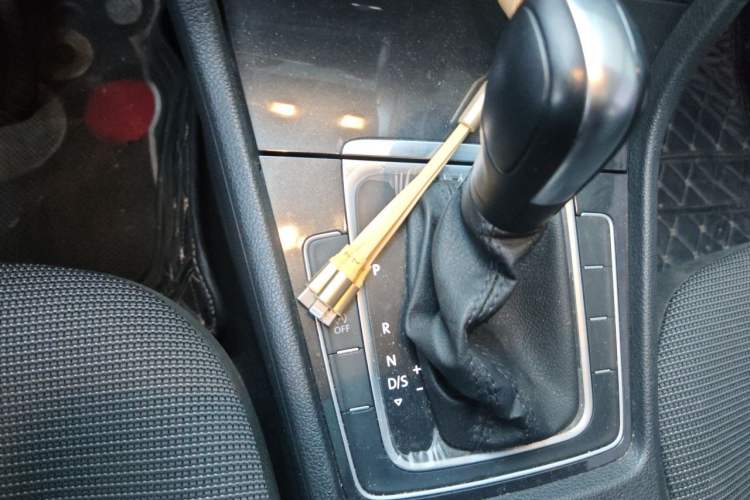 Used Volkswagen Golf 2018 230TSI Automatic Comfort Model Gear Lever