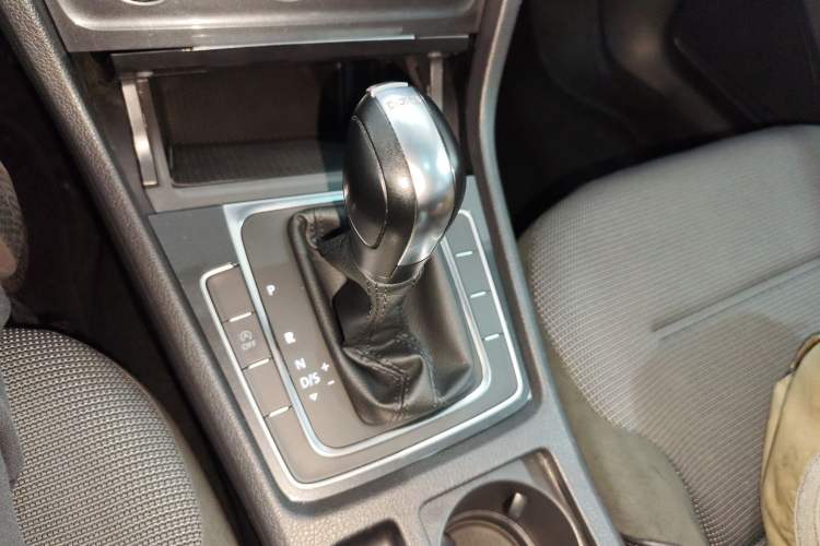 Used Volkswagen Golf 2018 230TSI Automatic Comfort Model Gear Lever