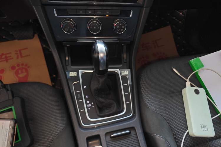 Used Volkswagen Golf 2018 230TSI Automatic Comfort Model Gear Lever