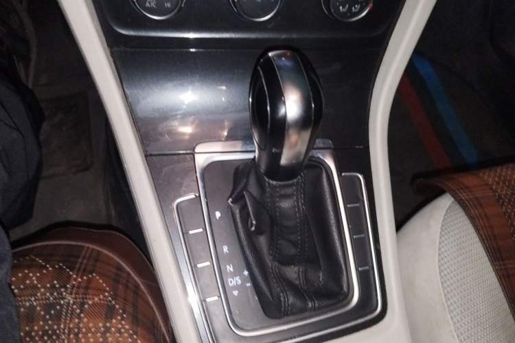 Used Volkswagen Golf 2018 1.6L Automatic Comfort Model Gear Lever