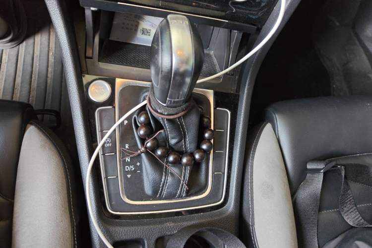 Used Volkswagen Golf 2018 280TSI Automatic R-Line Model Gear Lever