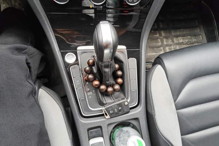 Used Volkswagen Golf 2018 280TSI Automatic R-Line Model Gear Lever