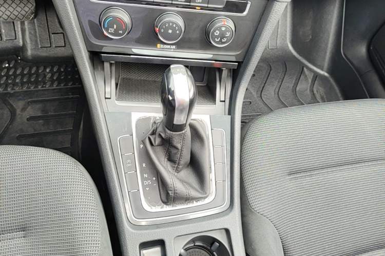 Used Volkswagen Golf 2018 230TSI Automatic Comfort Model Gear Lever