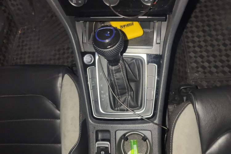 Used Volkswagen Golf 2018 280TSI Automatic R-Line Model Gear Lever