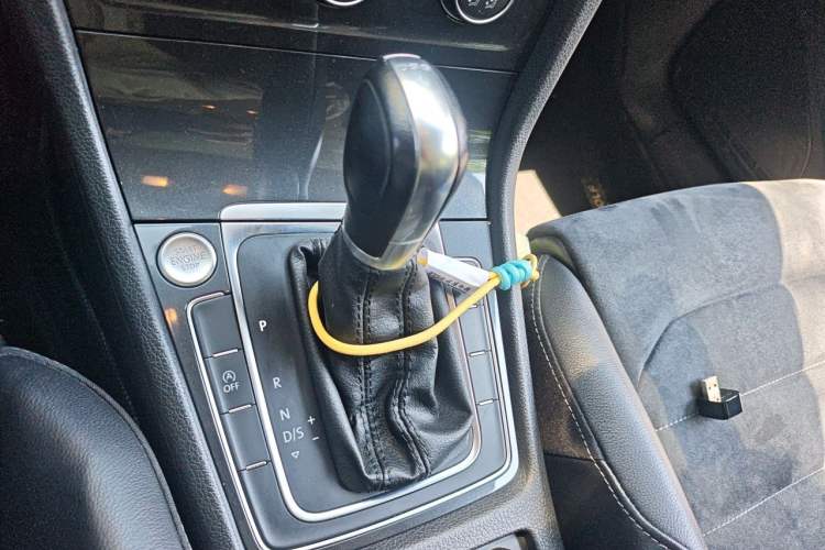 Used Volkswagen Golf 2018 230TSI Automatic Luxury Version Gear Lever