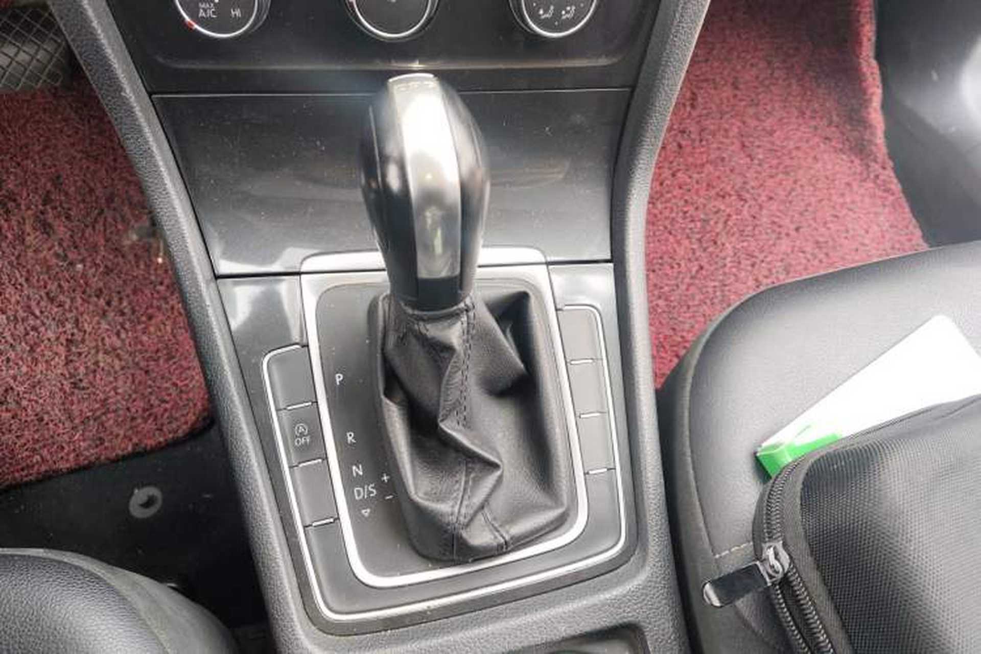 Used Volkswagen Golf 2018 230TSI Automatic Comfort Model Gear Lever