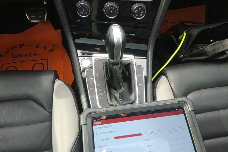 Used Volkswagen Golf 2018 280TSI Automatic R-Line Model Gear Lever