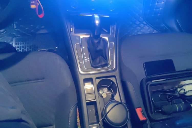 Used Volkswagen Golf 2018 1.6L Automatic Comfort Model Gear Lever