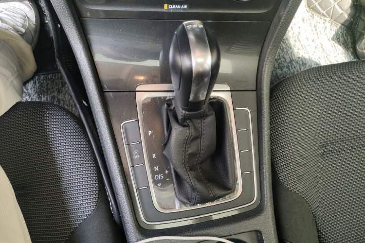 Used Volkswagen Golf 2018 230TSI Automatic Comfort Model Gear Lever