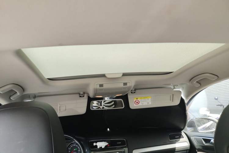 Used Volkswagen Golf 2018 230TSI Automatic Comfort Model Headliner