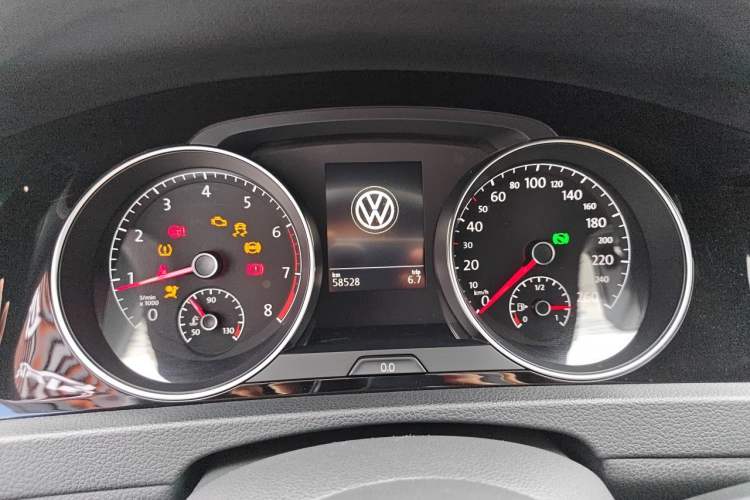 Used Volkswagen Golf 2018 280TSI Automatic R-Line Model Instrument Cluster