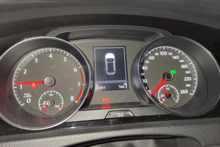 Used Volkswagen Golf 2018 280TSI Automatic R-Line Model Instrument Cluster