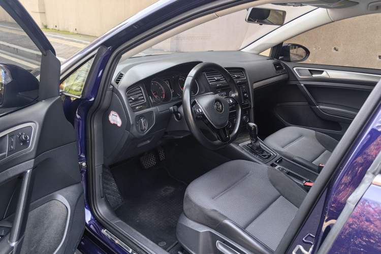 Used Volkswagen Golf 2018 1.6L Automatic Comfort Model Interior 1