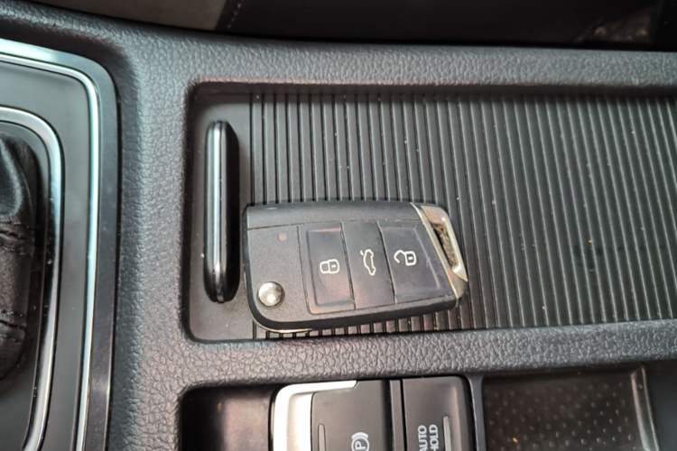 Used Volkswagen Golf 2018 230TSI Automatic Comfort Model Interior 1