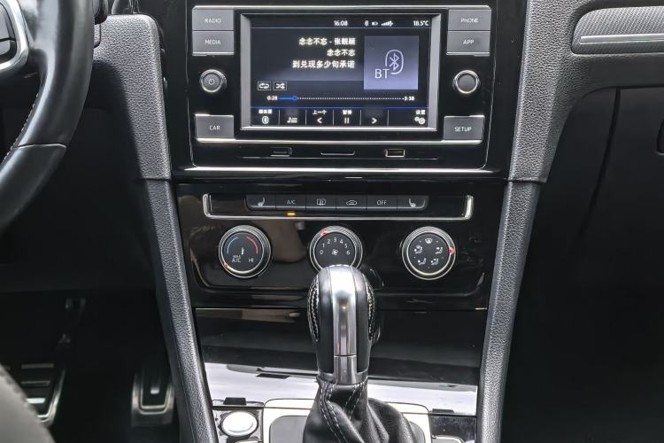 Used Volkswagen Golf 2018 280TSI Automatic R-Line Model Interior 2