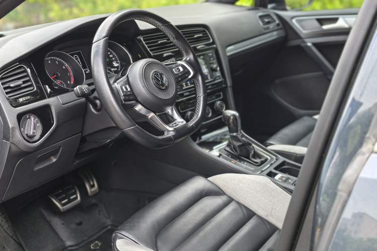 Used Volkswagen Golf 2018 280TSI Automatic R-Line Model Interior 5