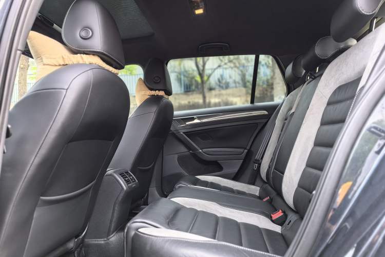 Used Volkswagen Golf 2018 280TSI Automatic R-Line Model Interior 6