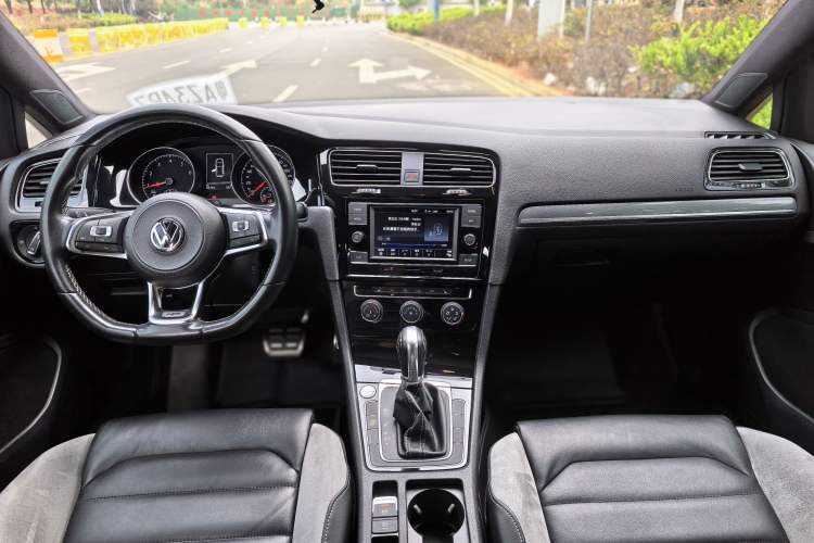 Used Volkswagen Golf 2018 280TSI Automatic R-Line Model Interior 7