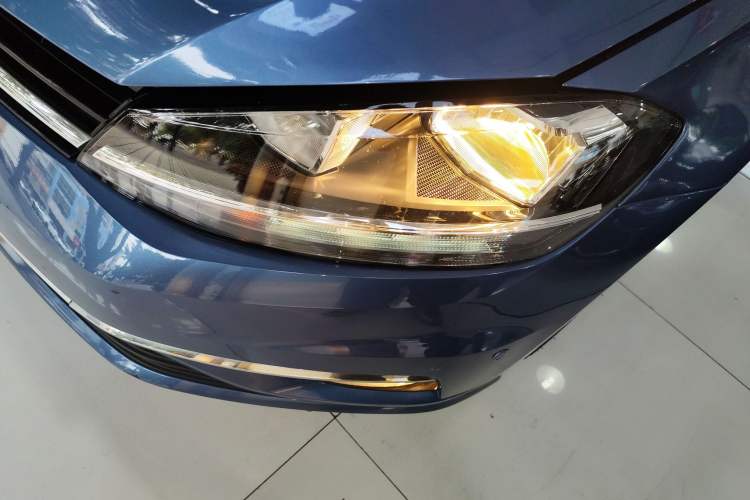 Used Volkswagen Golf 2018 230TSI Automatic Comfort Model Left Front Headlight