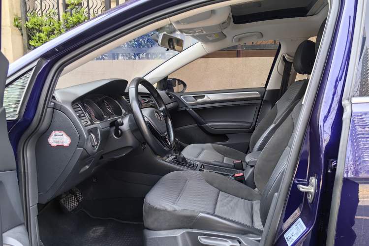 Used Volkswagen Golf 2018 1.6L Automatic Comfort Model Left Front Seat