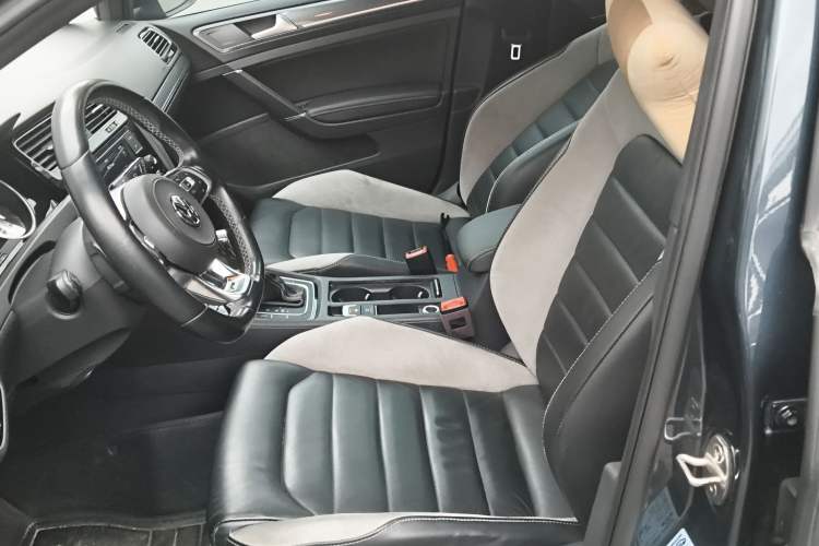 Used Volkswagen Golf 2018 280TSI Automatic R-Line Model Left Front Seat